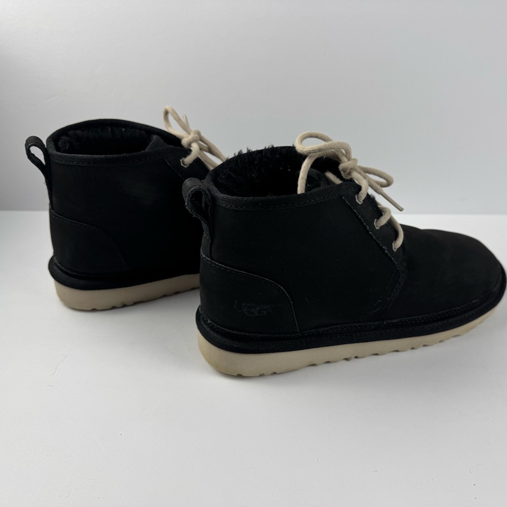 UGG K Neumel pull on boot black and white size 6